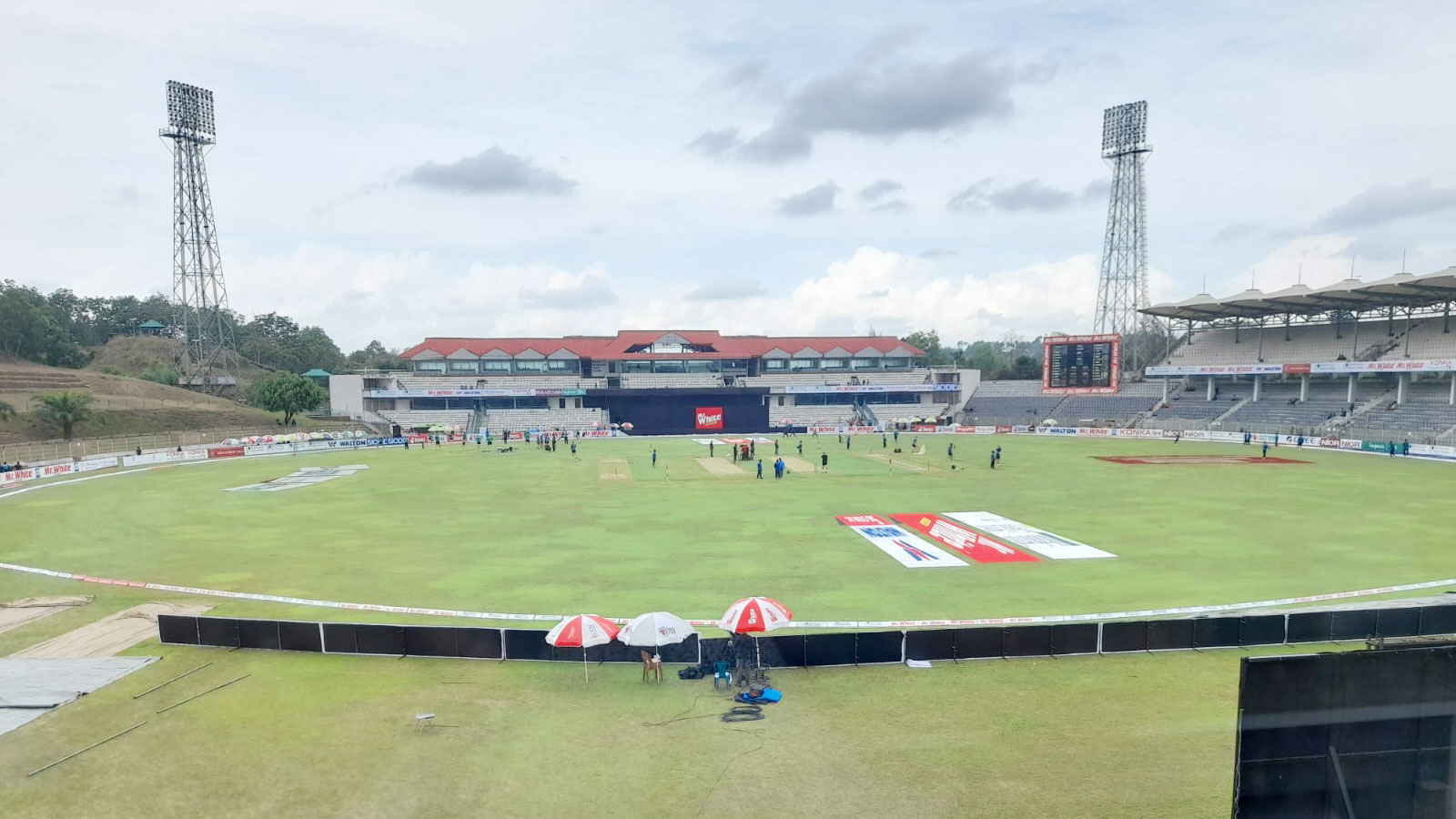 বৃষ্টির শঙ্কা কাটিয়ে মাঠে নামার অপেক্ষা