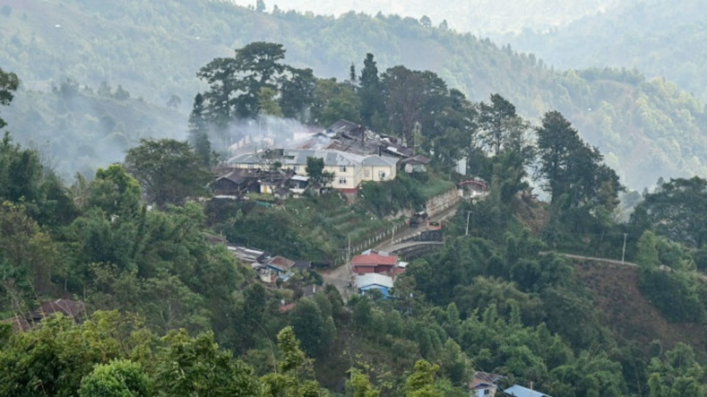 মিয়ানমার সীমান্তের আকাশে যুদ্ধবিমান, ফকিরা বাজারে তুমুল সংঘর্ষ