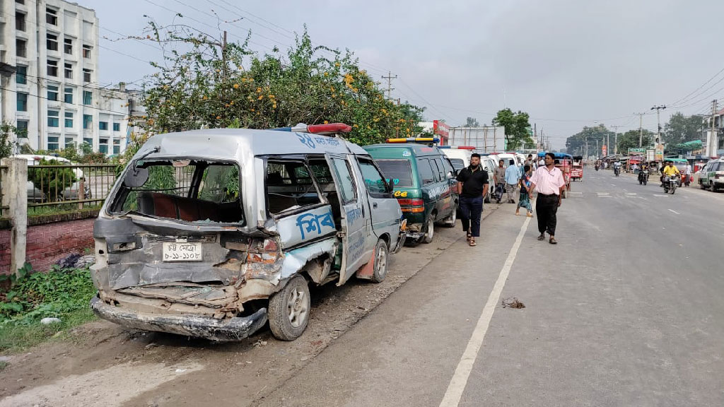 দিনাজপুরে ট্রাকচাপায় শ্যালক ও দুলাভাই নিহত, চালকের সহকারী আটক