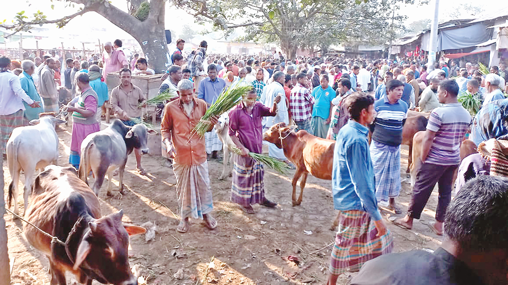 বিক্রেতাদের কাছ থেকেও টাকা আদায়ের অভিযোগ