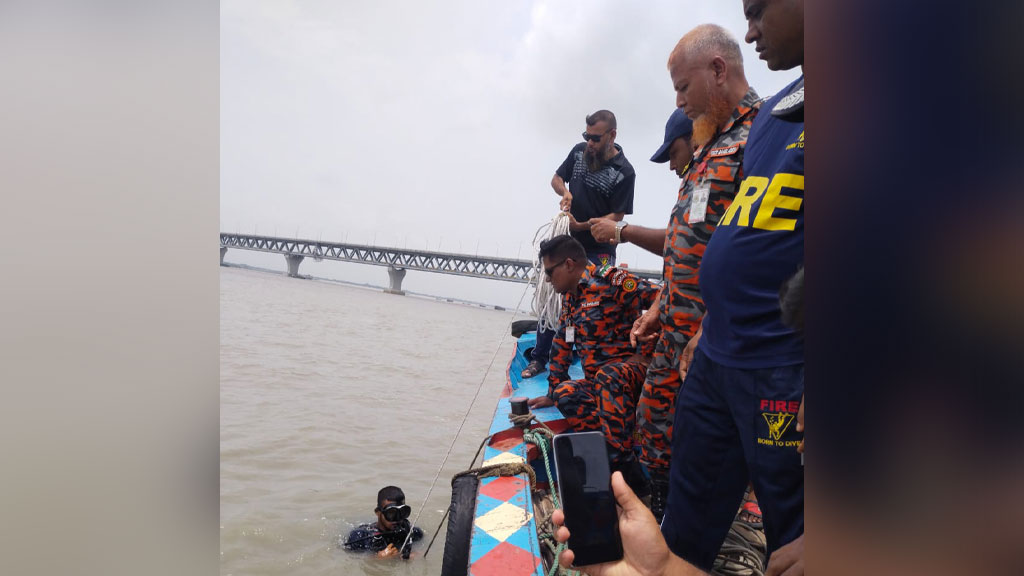 পদ্মা সেতু থেকে লাফিয়ে পড়া সেই চালকের সন্ধান মেলেনি