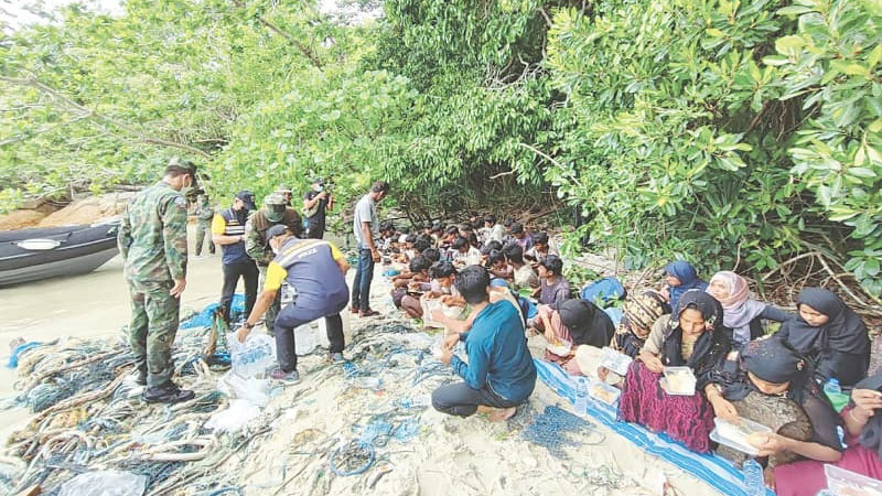 থাইল্যান্ডের দ্বীপে ৫৯ রোহিঙ্গাকে ফেলে গেছে পাচারকারীরা