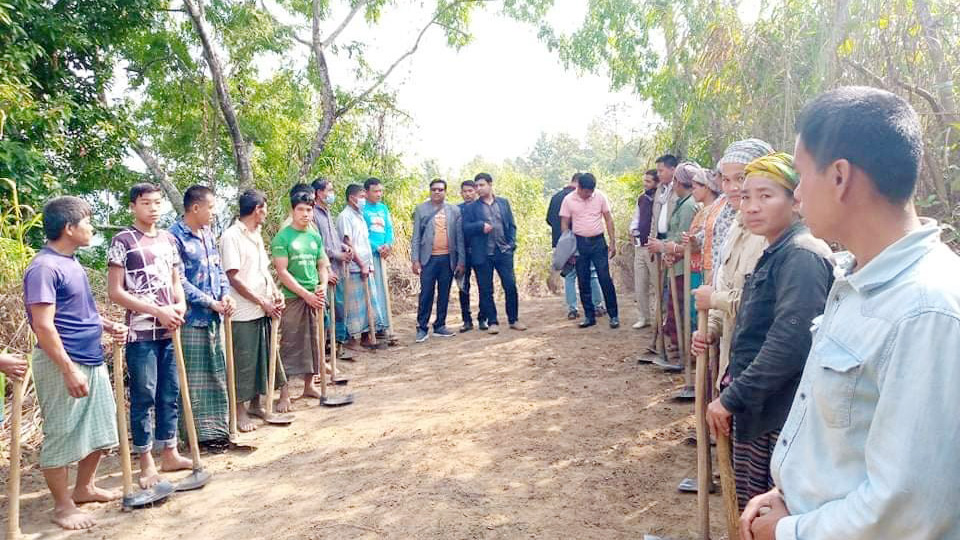 দুর্গম রাস্তায় পরিবর্তনের ছোঁয়া