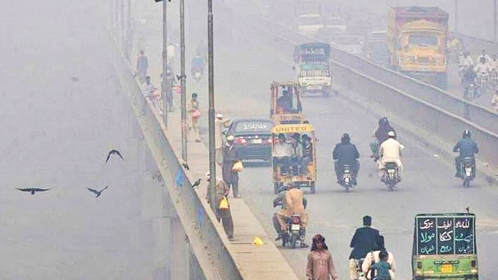 পাকিস্তানে বিষাক্ত ধোঁয়ায় অসুস্থ হাজার হাজার মানুষ