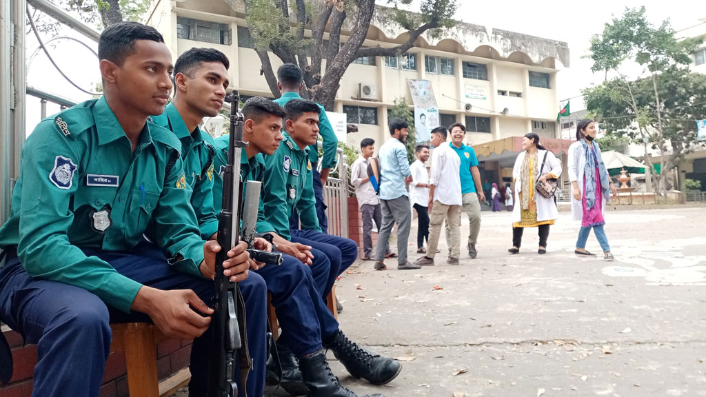 এক ছাত্রীর প্রেমে ২ সহপাঠী, সংঘাতে জড়াল ছাত্রলীগের কর্মীরাও