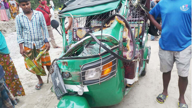 উথলীতে বাস-সিএনজির মুখোমুখি সংঘর্ষে চালক নিহত