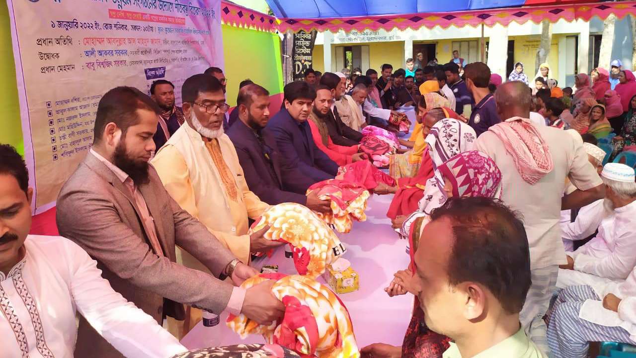 মুরাদনগরে অসহায়দের মধ্যে শীতবস্ত্র বিতরণ