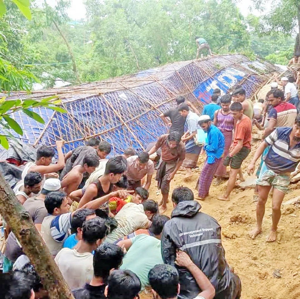 কক্সবাজারে শতাধিক গ্রাম প্লাবিত, বন্যা-পাহাড়ধসে প্রাণহানি বাড়ছে