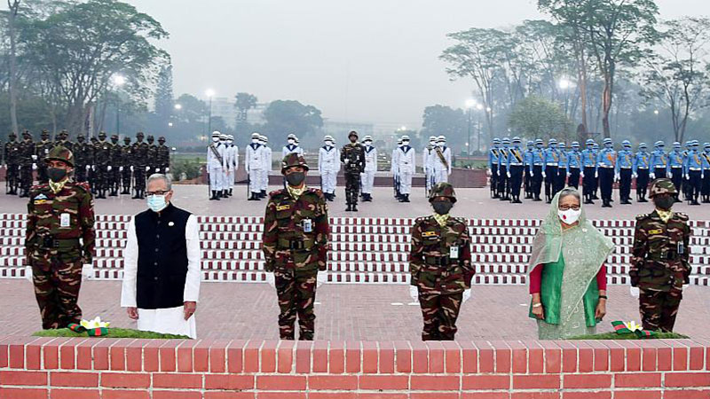 জাতির শ্রেষ্ঠ সন্তানদের প্রতি রাষ্ট্রপতি ও প্রধানমন্ত্রীর শ্রদ্ধা নিবেদন