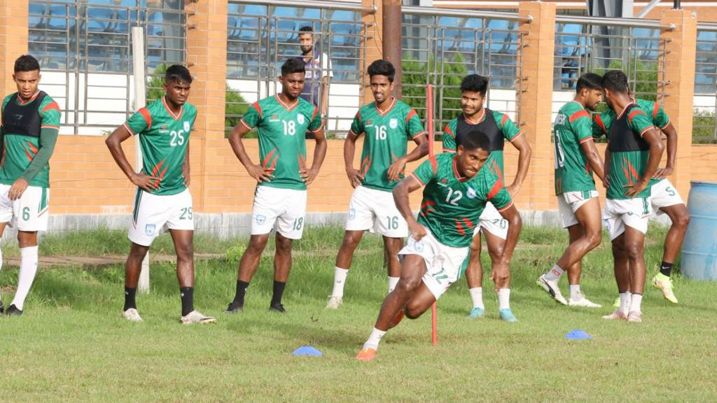 বৃষ্টির বাগড়ায় বাতিল জামাল-জিকোদের গা গরমের ম্যাচ