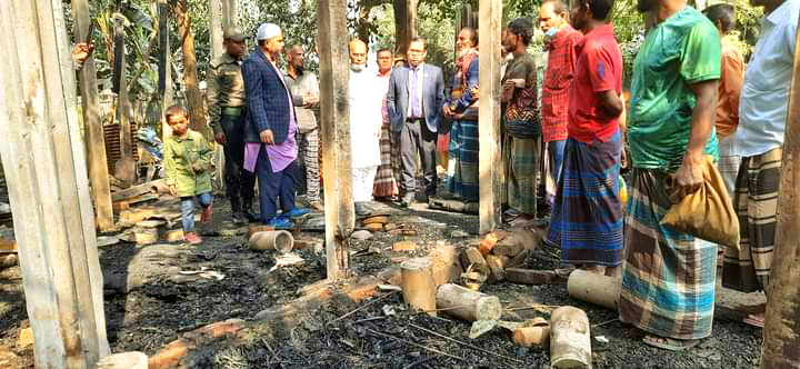 বিশ্বকাপের ফাইনাল দেখতে অন্য বাড়িতে কৃষক পরিবার, ঘর পুড়ে ছাই