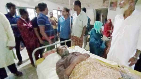 কুকুরের ওপর কনের বাড়ির গাড়ি ওঠা নিয়ে হামলা, আহত ৪