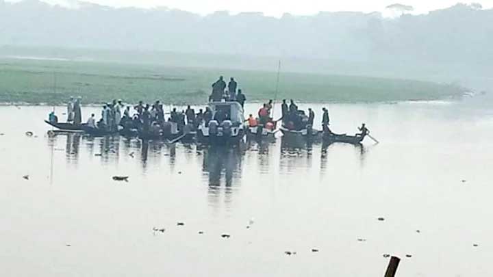 চাঁদপুর ট্রলারডুবির ঘটনায় ৬ জনের বিরুদ্ধে হত্যা মামলা