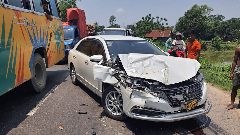 ব্রাহ্মণবাড়িয়ায় সপরিবারে দুর্ঘটনার কবলে পাকিস্তানের ডেপুটি হাইকমিশনার