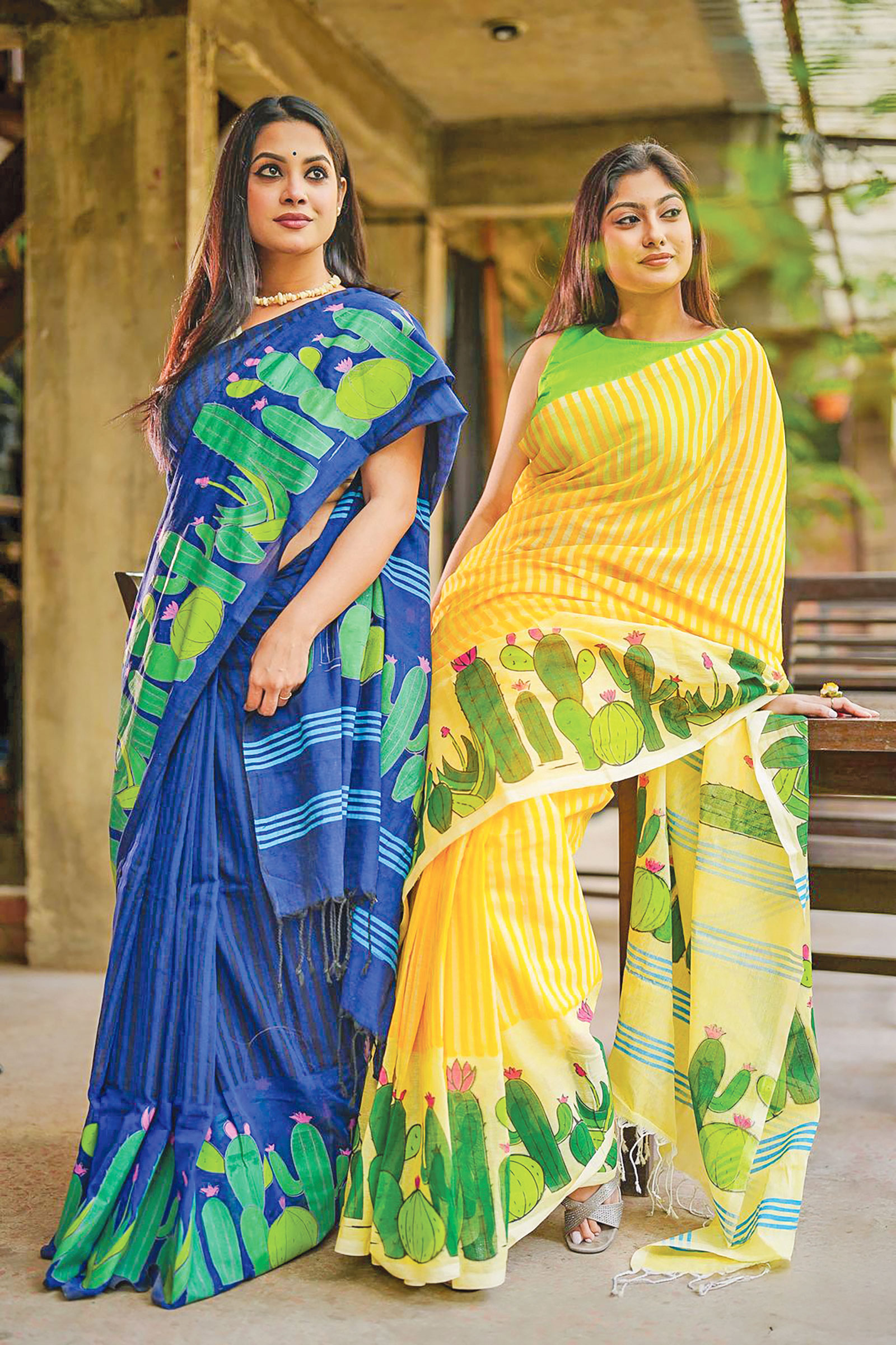 সুতির হালকা রঙের ছাপা শাড়ি আরামদায়ক। ছবি সৌজন্য: সুরঞ্জনা