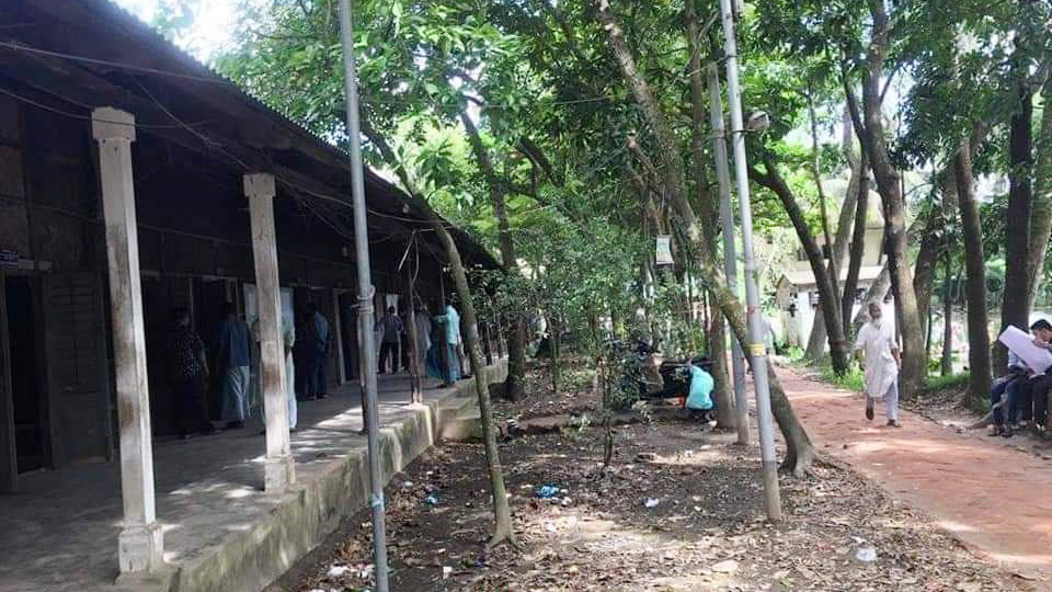 পটিয়ায় পরিত্যক্ত ভবনেই চলছে আদালতের কার্যক্রম