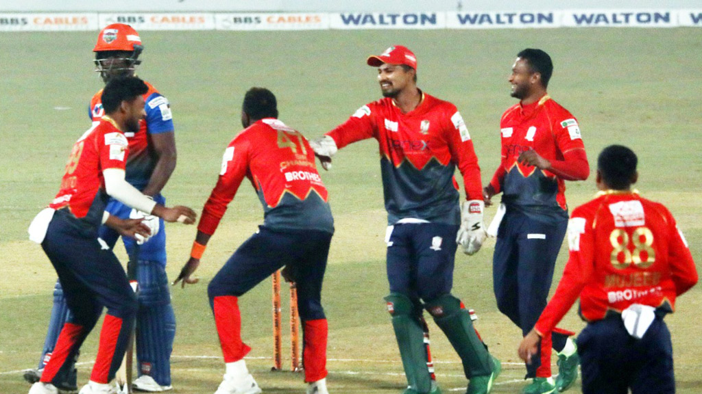 দুর্দান্ত সাকিবে খুলনাকে হারিয়ে জয়ের ধারায় বরিশাল
