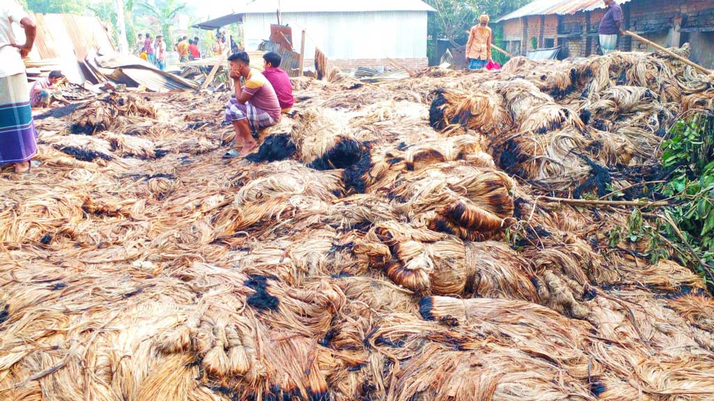 মাগুরায় পাটের গোডাউনে আগুন, দেড় ঘণ্টায় নিয়ন্ত্রণে