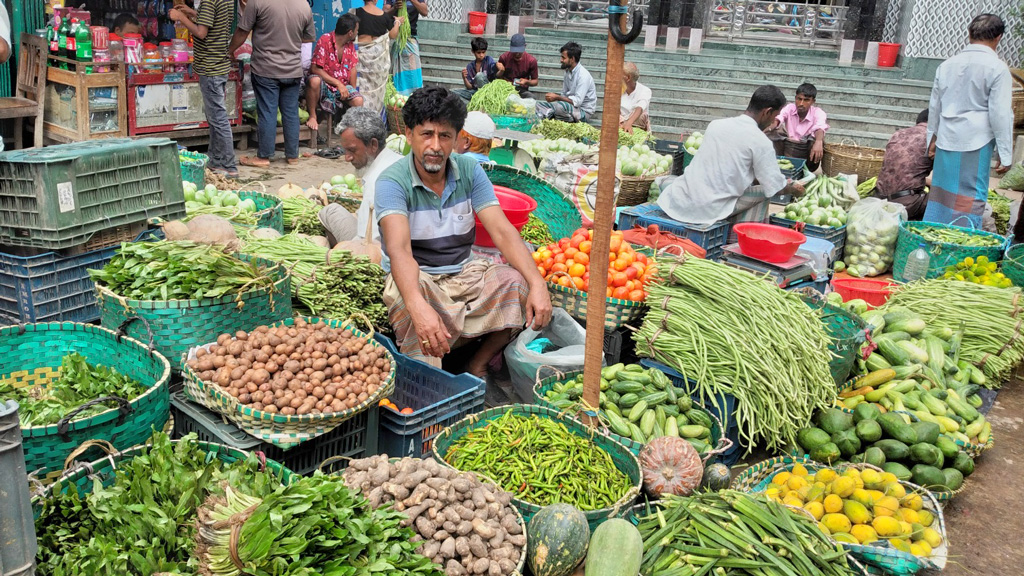 সবজির বাজারেও স্বস্তি নেই