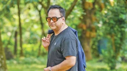 মীর সাব্বিরের গল্প ও পরিচালনায় ‘খুব চেনা গল্প’