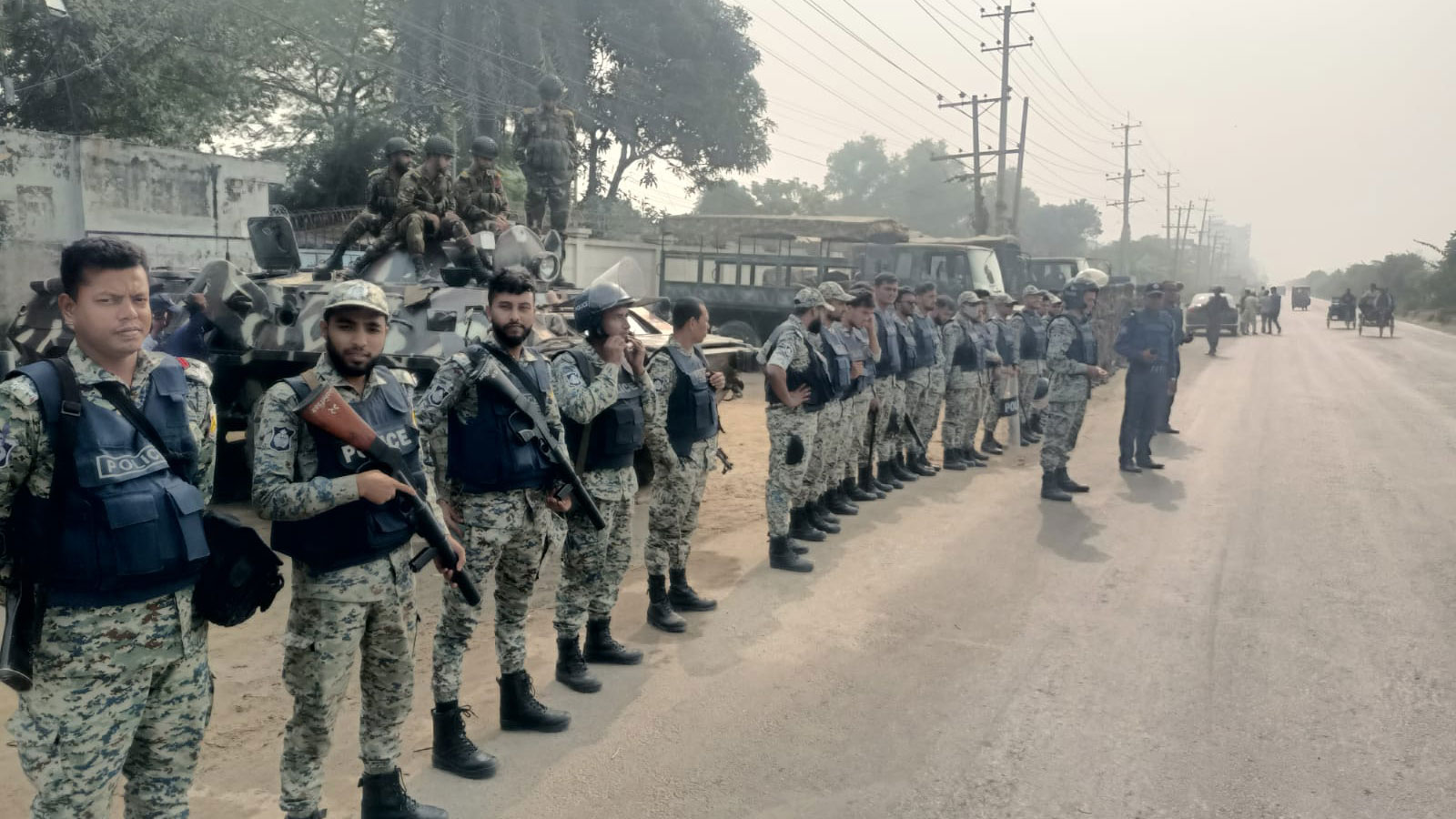 গাজীপুরে বেক্সিমকো ইন্ডাস্ট্রিয়াল পার্কের শ্রমিকদের ফের সড়ক অবরোধ