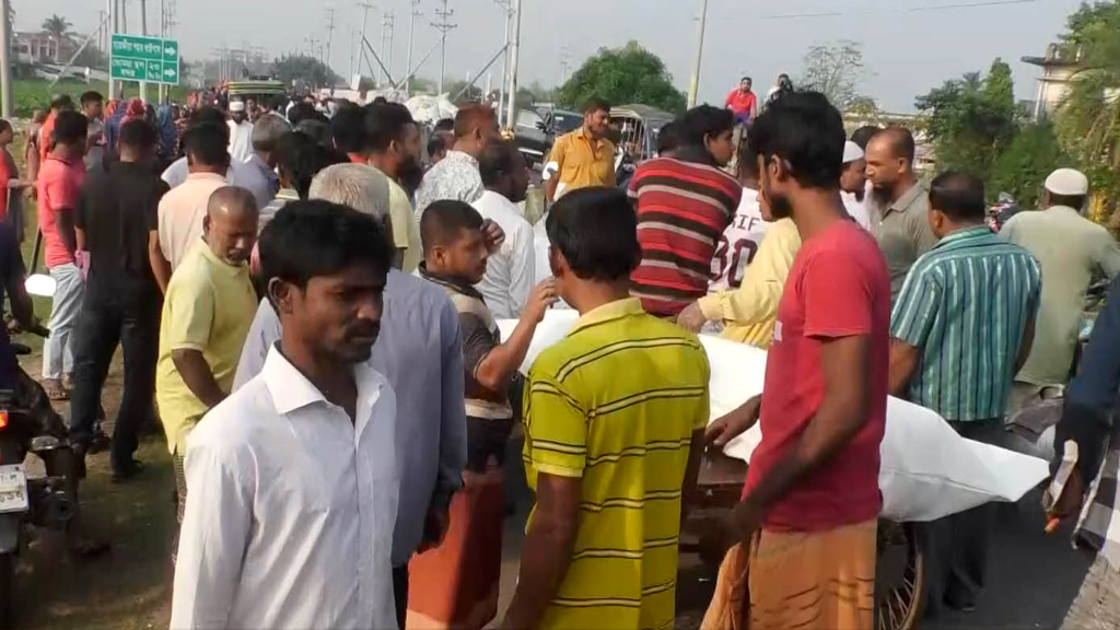 সাতক্ষীরায় ট্রাকের সঙ্গে সংঘর্ষে মোটরসাইকেলের ৩ আরোহী নিহত