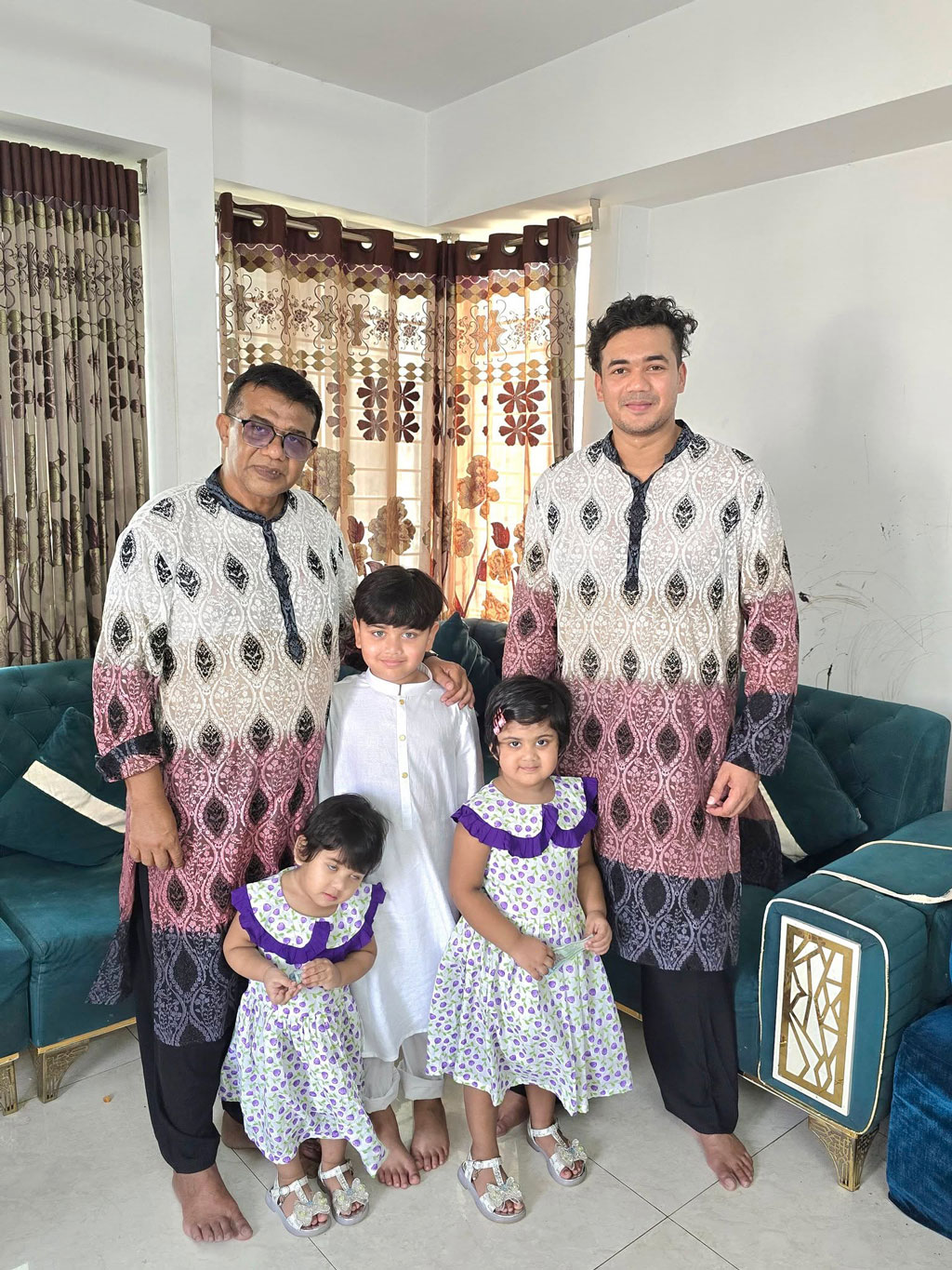 পরিবারের সঙ্গে ঈদ উদযাপন করছেন তাসকিন আহমেদ। ছবি: ফেসবুক