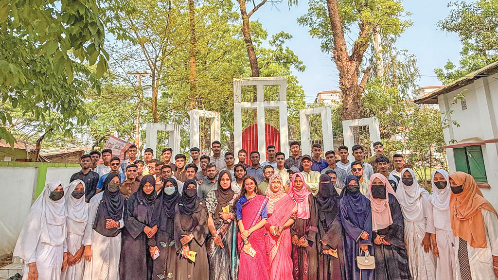 স্মৃতির ক্যানভাসে ভাসা ভ্রাতৃত্বের এক দিন