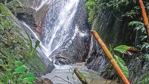আদিম পাথারিয়া পাহাড়ের আলিঙ্গনে
