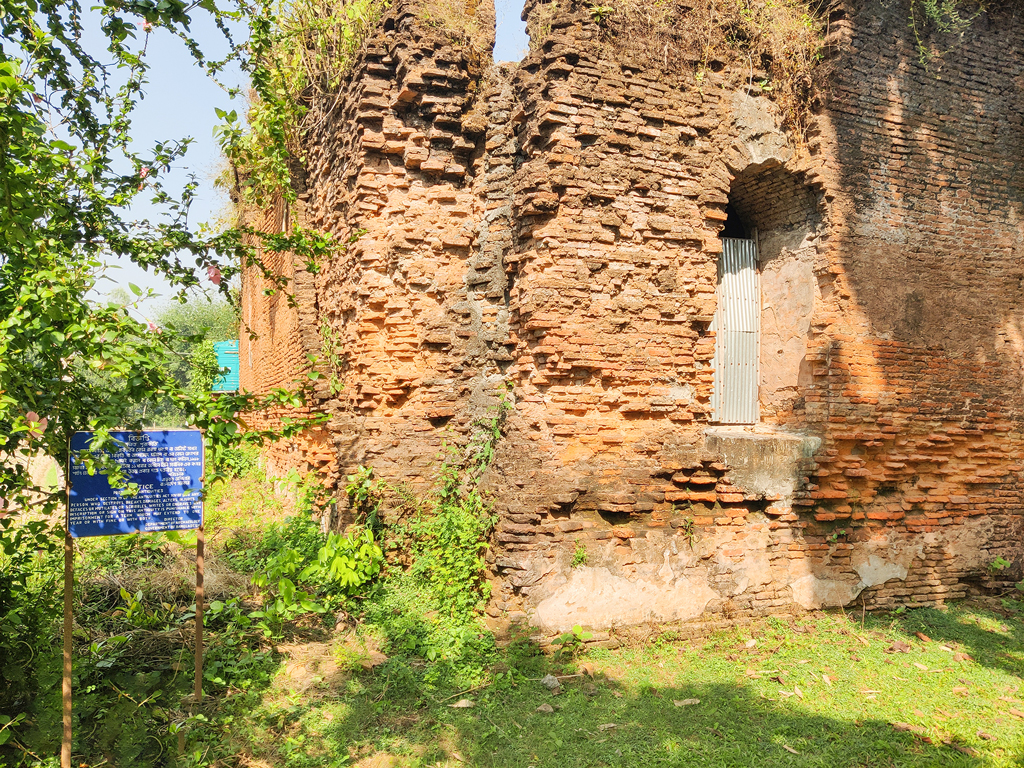 ধ্বংসের দ্বারপ্রান্তে ঐতিহাসিক আওকরা মসজিদ