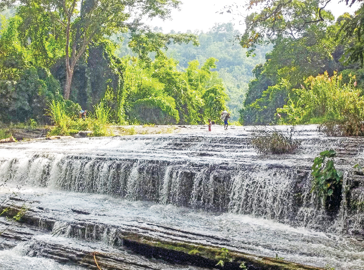পাহাড়ের বুনো সৌন্দর্য রাইক্ষং