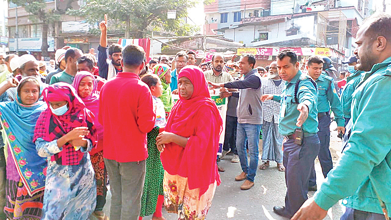 পুলিশি বাধায় অবরোধ পণ্ড