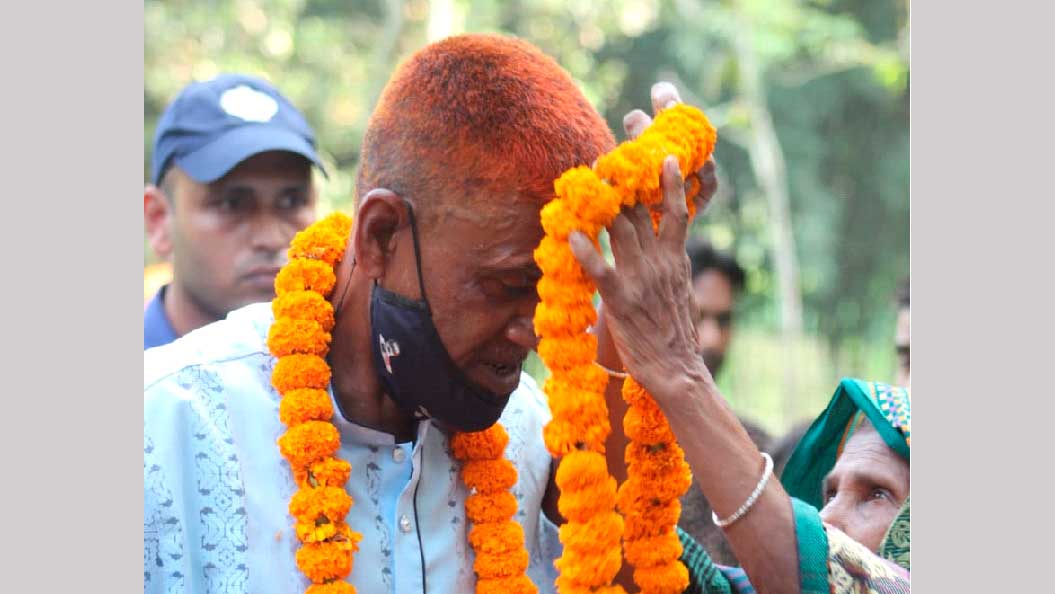 অবসরে ভালোবাসায় সিক্ত পুলিশ কর্মকর্তা