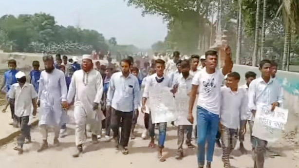 আ. লীগ নেতার বিরুদ্ধে প্রধান শিক্ষককে লাঞ্ছিত করার অভিযোগ