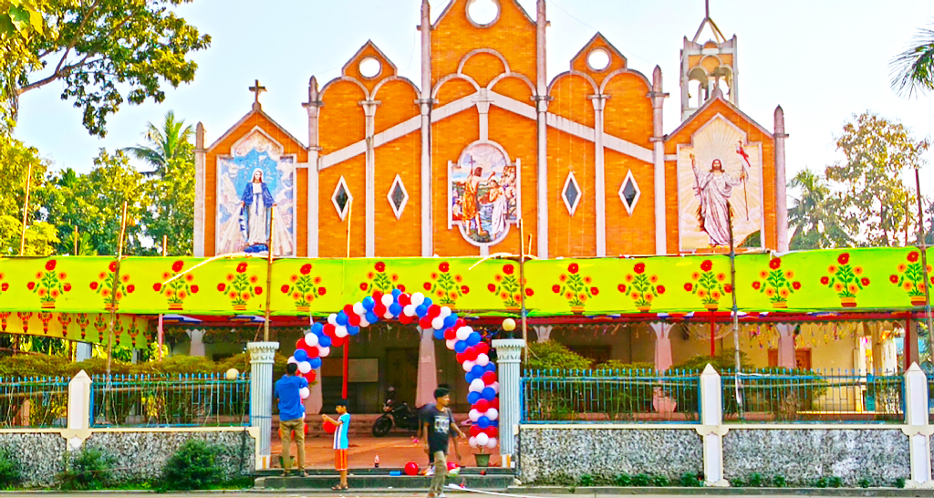 খ্রিষ্টানপল্লি ও গির্জায় চলছে সাজসজ্জা