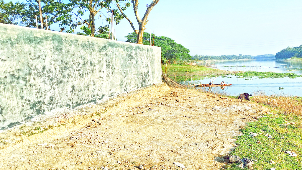 গাজীপুরের শ্রীপুর: দখলের কবলে সুতিয়া মোহনা-চরে প্রাচীর