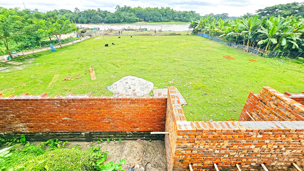 গাজীপুরের শ্রীপুর: শীতলক্ষ্যার চর দখল করে পাকা স্থাপনা