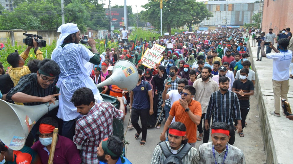 রাজশাহীতে আন্দোলনকারী ও আওয়ামী লীগ-যুবলীগ মুখোমুখি