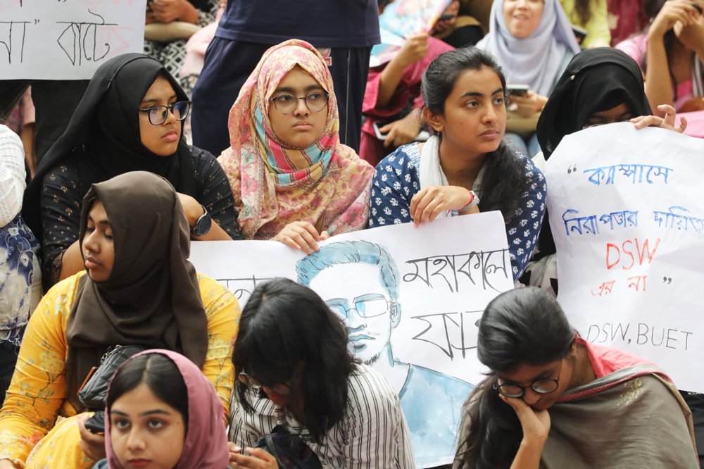 বুয়েট ক্যাম্পাসে ছাত্রলীগের নেতা-কর্মীদের প্রবেশ ও রাজনৈতিক কর্মকাণ্ড চালানোর প্রতিবাদে শিক্ষার্থীদের বিক্ষোভ। ছবি: জাহিদুল ইসলাম