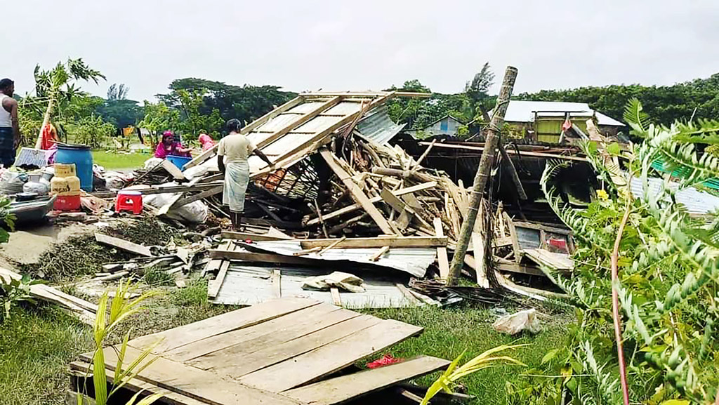 বন্যায় সব হারিয়ে নিঃস্ব লক্ষ্মীপুরের ৩ লাখ কৃষক