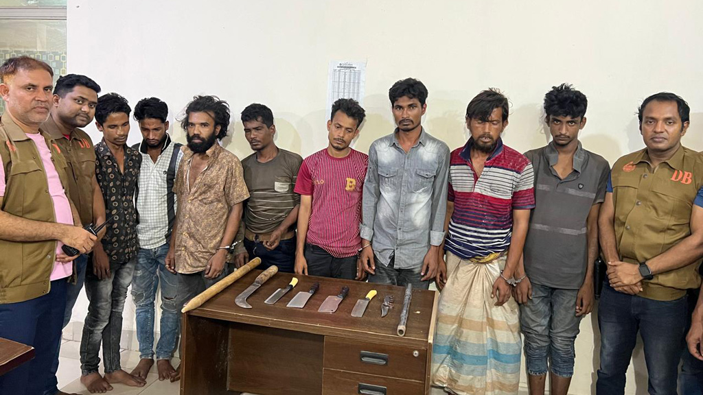 সাভারে ডাকাতির প্রস্তুতিকালে গ্রেপ্তার ৮ 