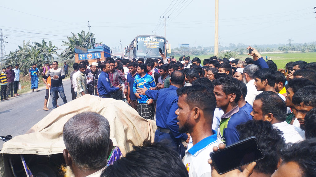 মৃতের জানাজা পড়া হলো না বাবলুর, পথেই স্ত্রী-সন্তানসহ নিহত