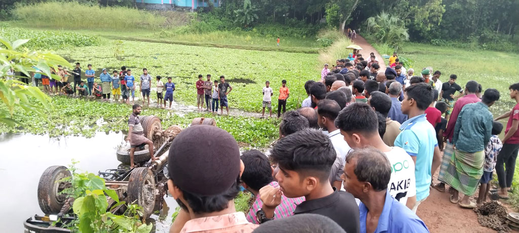 সাটুরিয়া ট্রাক নিয়ন্ত্রণ হারিয়ে খাদে পড়ে শ্রমিক নিহত