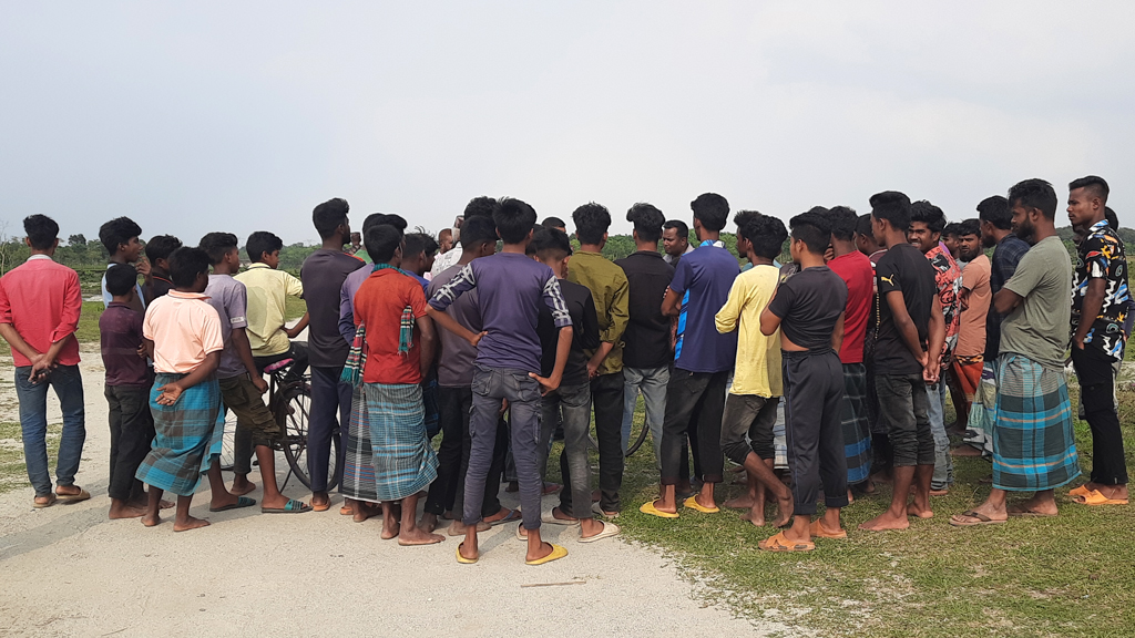 তেঁতুলিয়ায় বিএসএফের গুলিতে পাথরশ্রমিক আহত