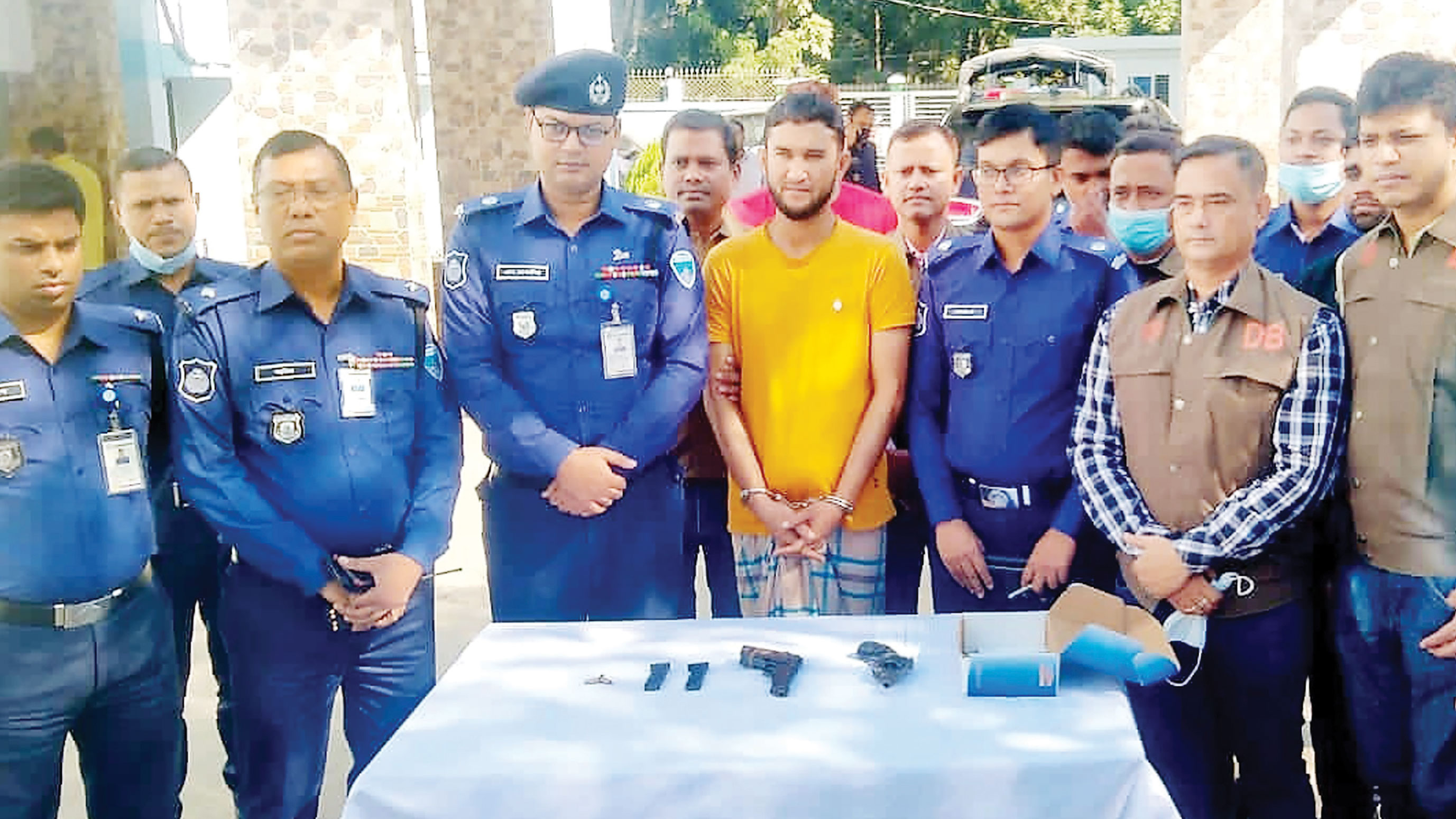 হত্যায় ব্যবহৃত ২ অস্ত্র উদ্ধার, গ্রেপ্তার ১