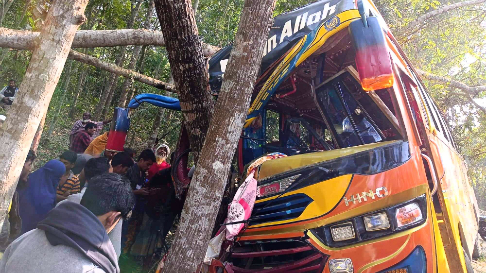 বাস কেটে চালককে উদ্ধার