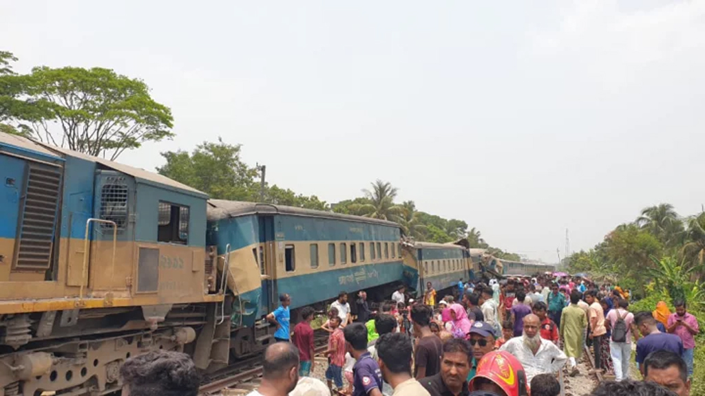 গাজীপুরে ট্রেন দুর্ঘটনা: ২ ঘণ্টা পর চলাচল স্বাভাবিক, তদন্তে কমিটি