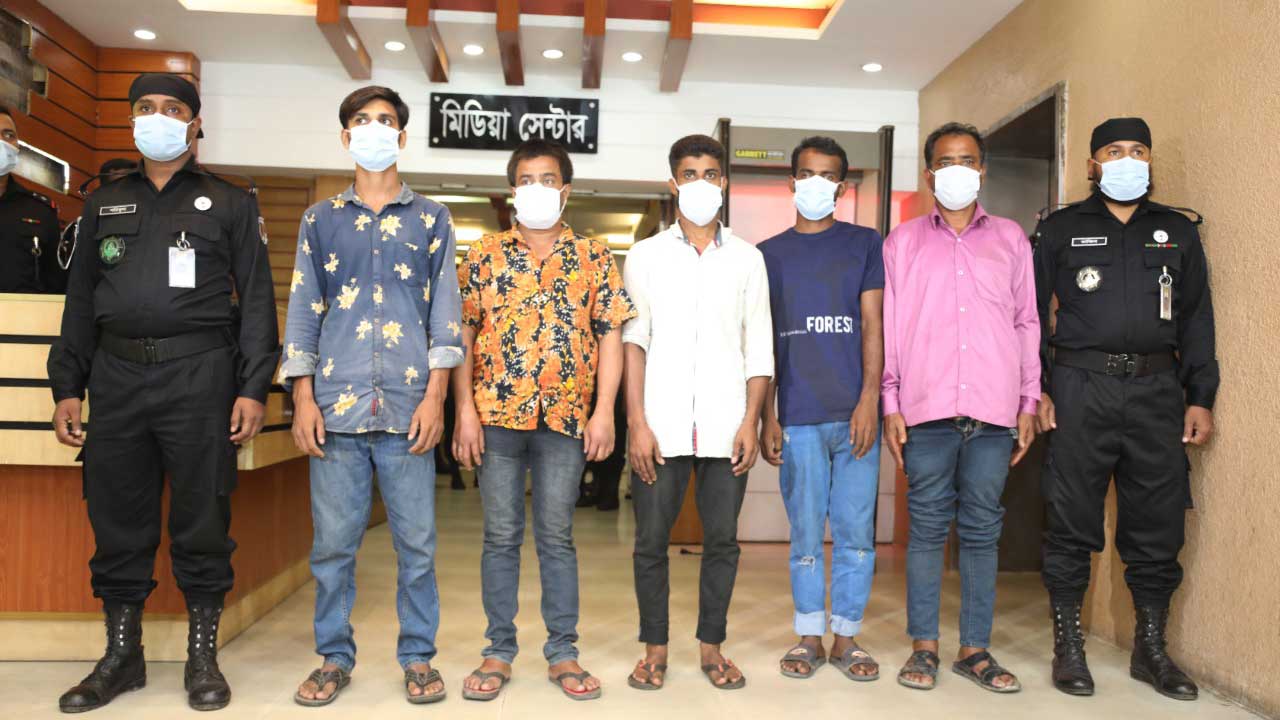 লক ভেঙে শতাধিক গাড়ি চুরি করেছে এই চক্র