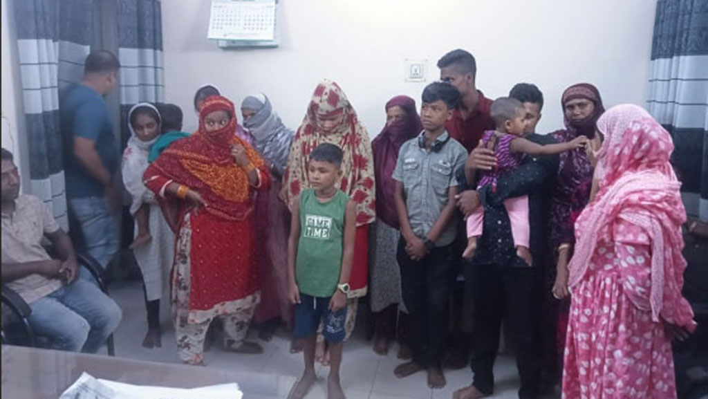 সাতক্ষীরায় ১৫ বাংলাদেশিকে হস্তান্তর করল বিএসএফ