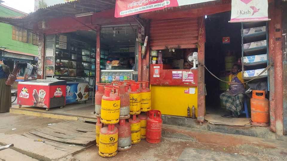 ব্যবসা ছাড়ছেন লাইসেন্সধারীরা